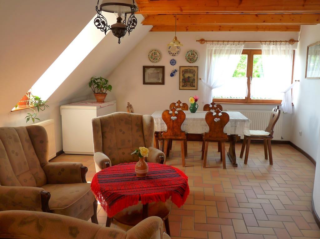 Aranyhaz Apartmanszallas ティハニ エクステリア 写真